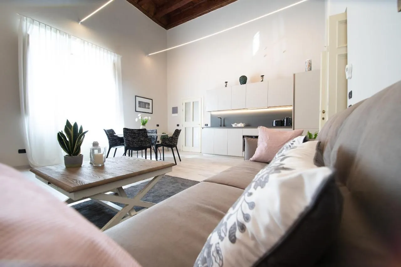 Venus Luxury Apartment In Center Town Lucca Italien