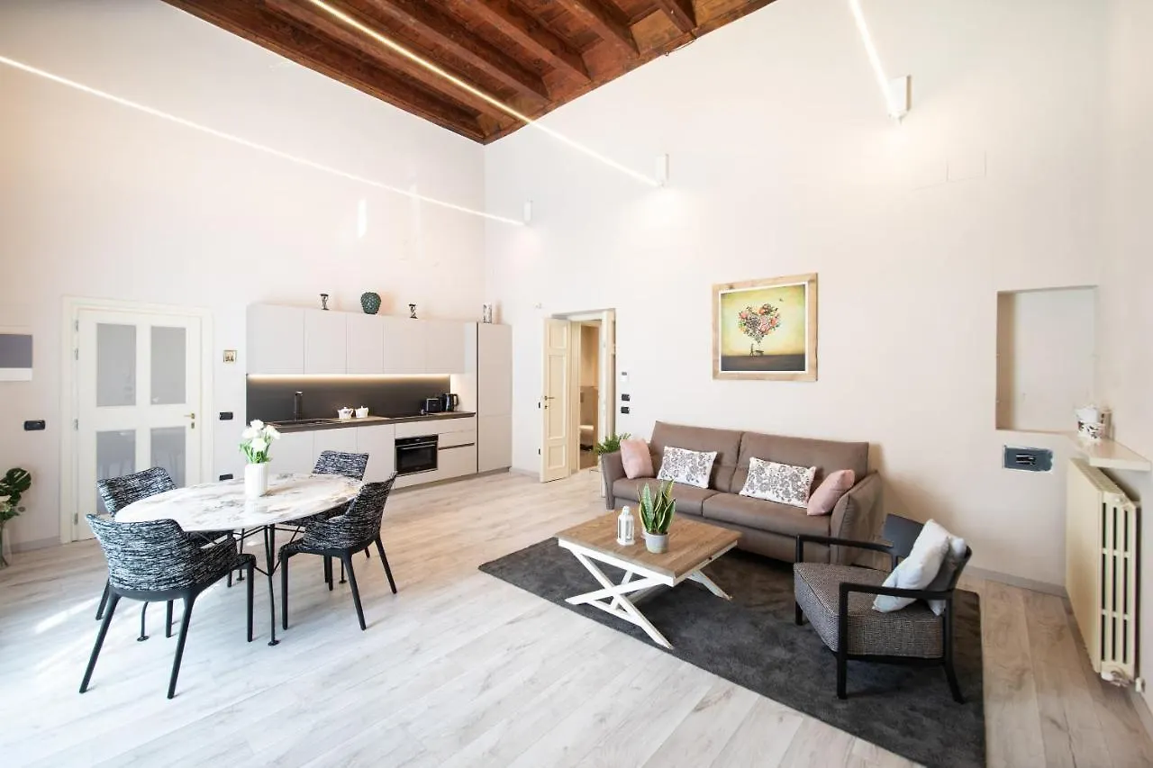 Venus Luxury Apartment In Center Town Lucca